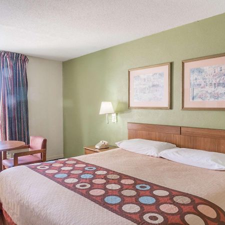 Super 8 By Wyndham Tifton Hotell Eksteriør bilde