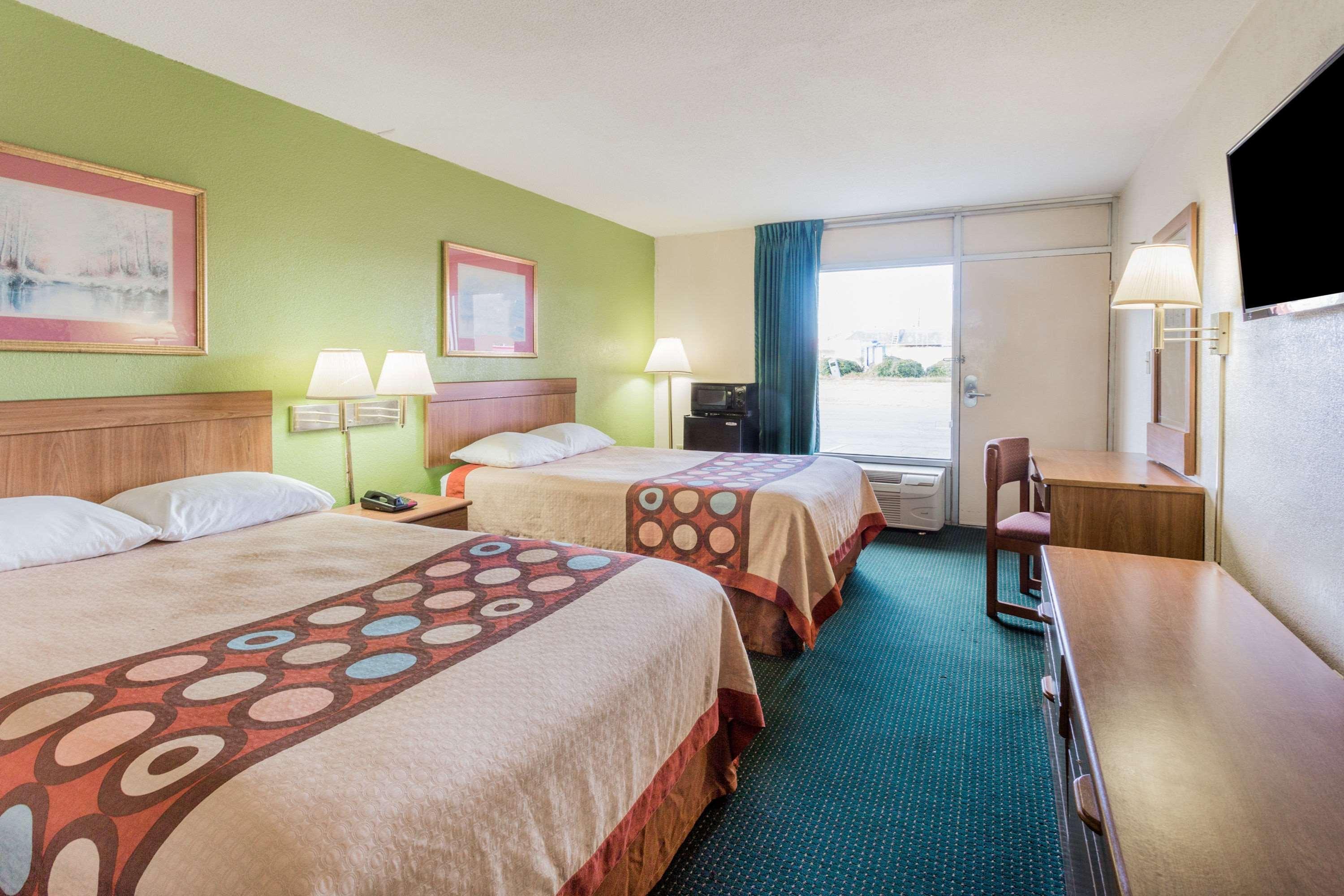 Super 8 By Wyndham Tifton Hotell Eksteriør bilde