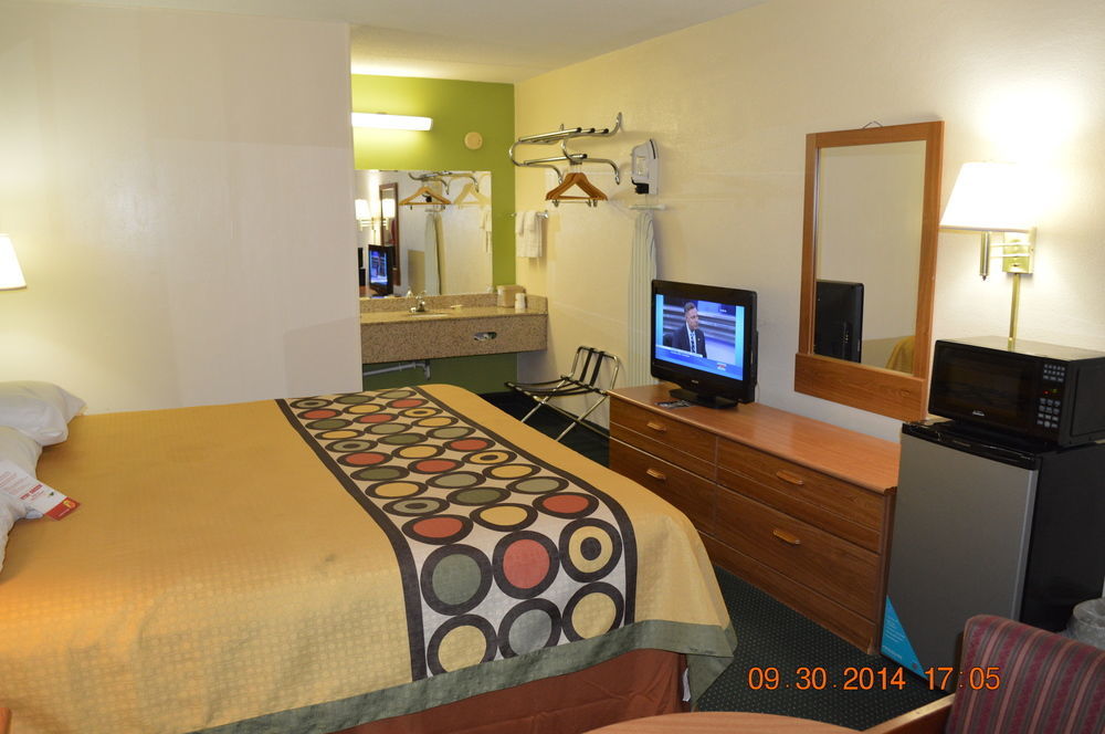 Super 8 By Wyndham Tifton Hotell Eksteriør bilde