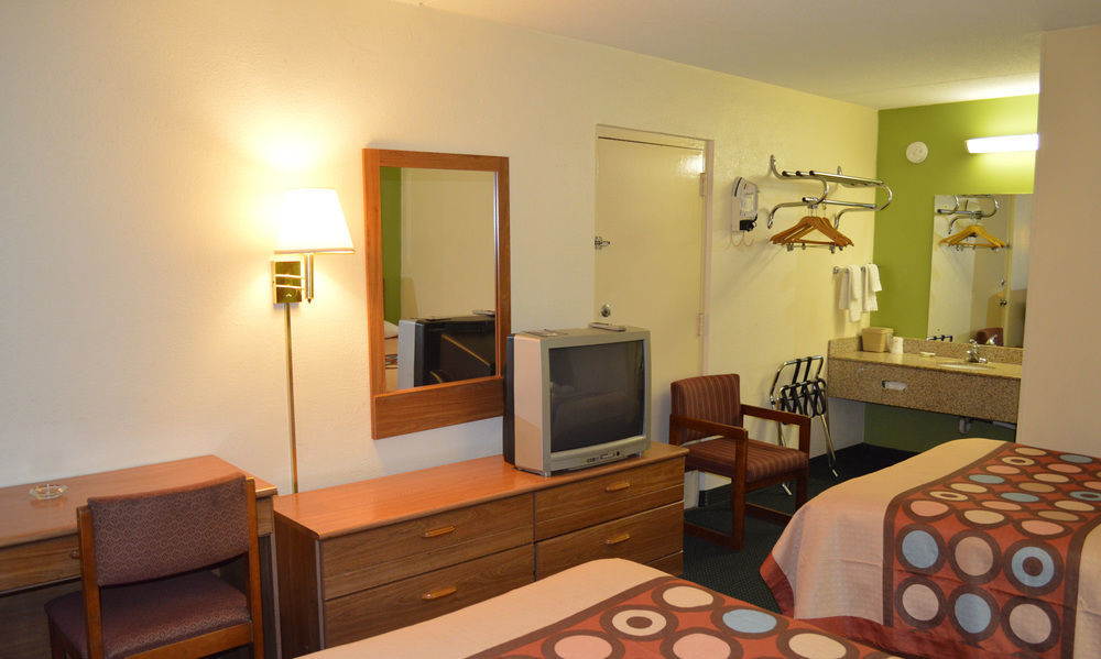 Super 8 By Wyndham Tifton Hotell Eksteriør bilde