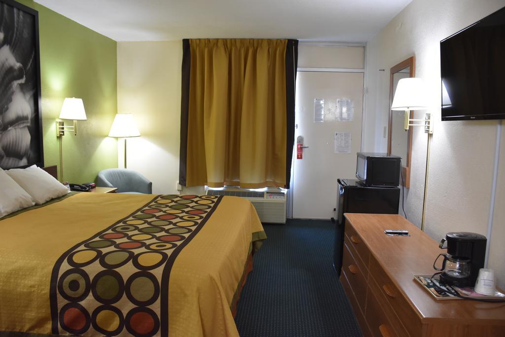Super 8 By Wyndham Tifton Hotell Eksteriør bilde