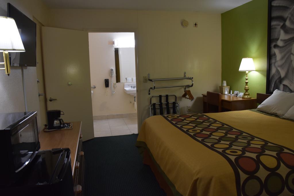 Super 8 By Wyndham Tifton Hotell Eksteriør bilde