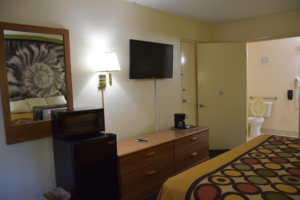 Super 8 By Wyndham Tifton Hotell Eksteriør bilde