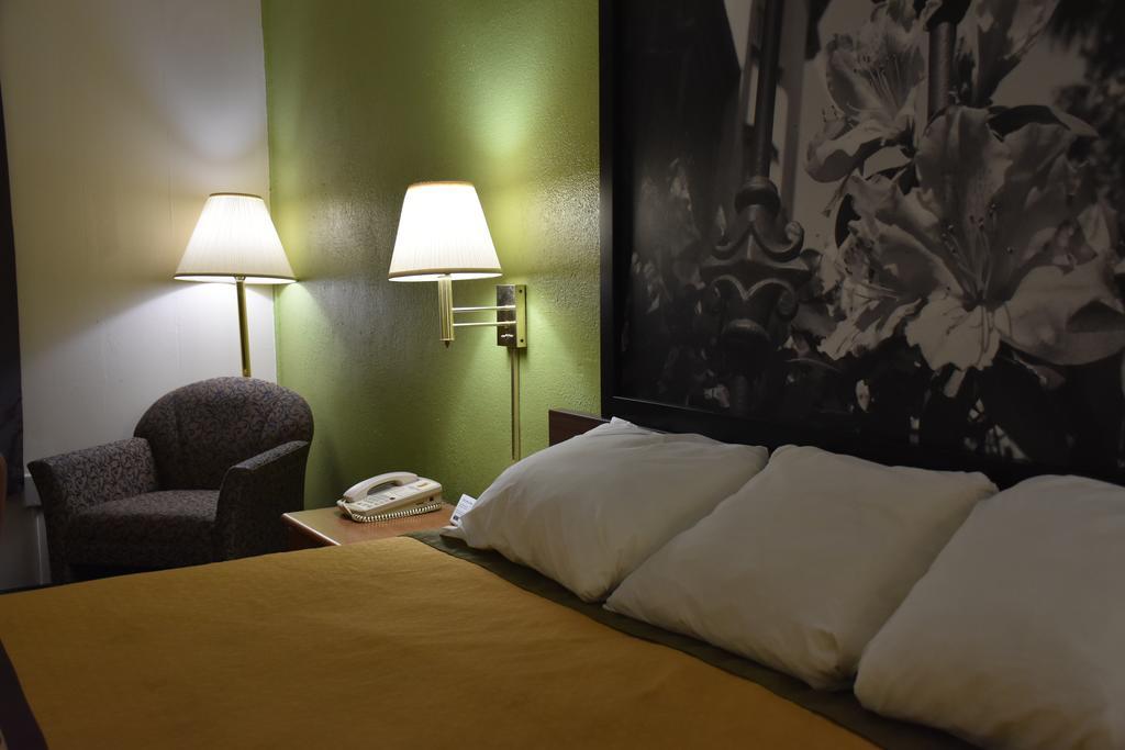 Super 8 By Wyndham Tifton Hotell Eksteriør bilde