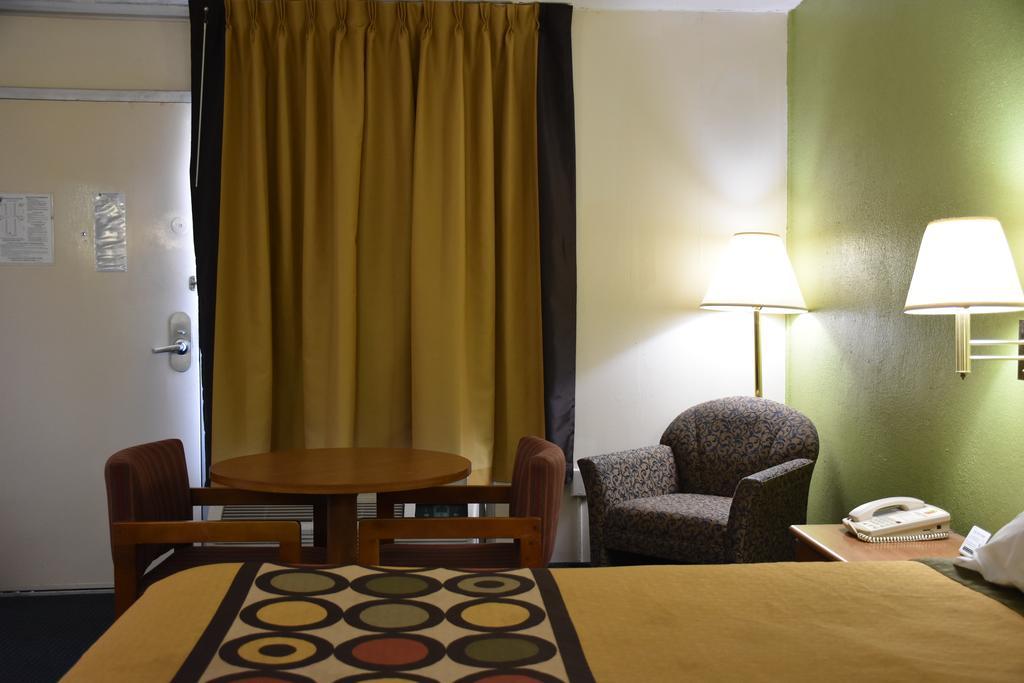 Super 8 By Wyndham Tifton Hotell Eksteriør bilde