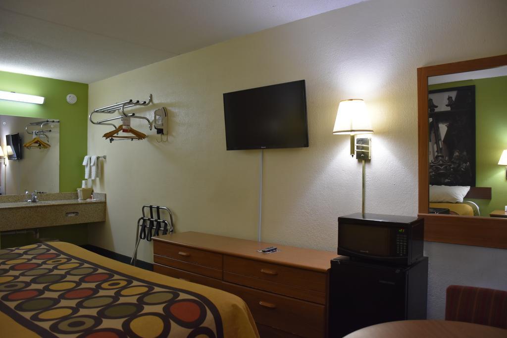 Super 8 By Wyndham Tifton Hotell Eksteriør bilde