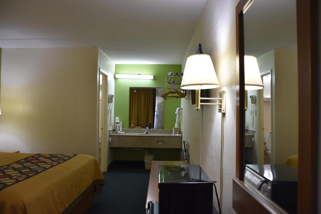 Super 8 By Wyndham Tifton Hotell Eksteriør bilde