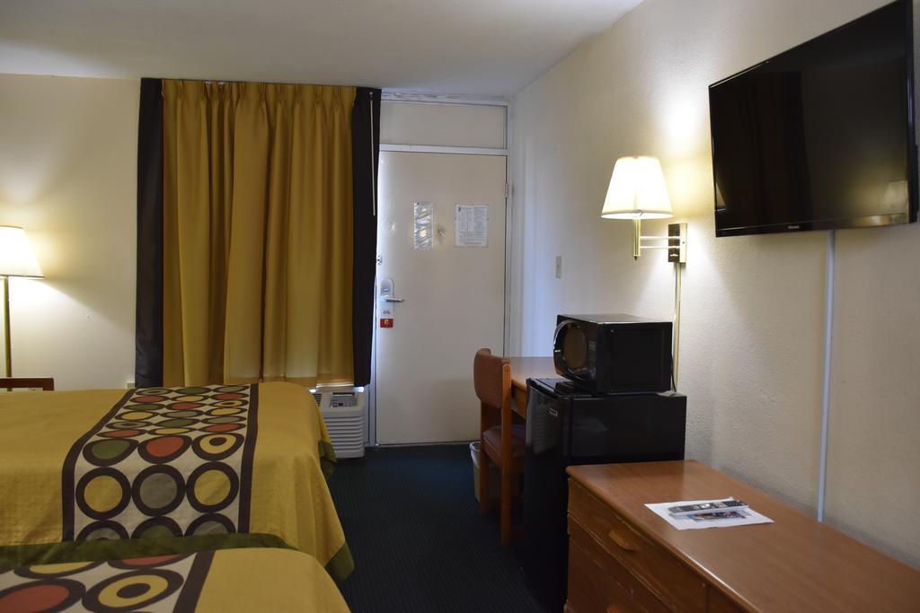 Super 8 By Wyndham Tifton Hotell Eksteriør bilde