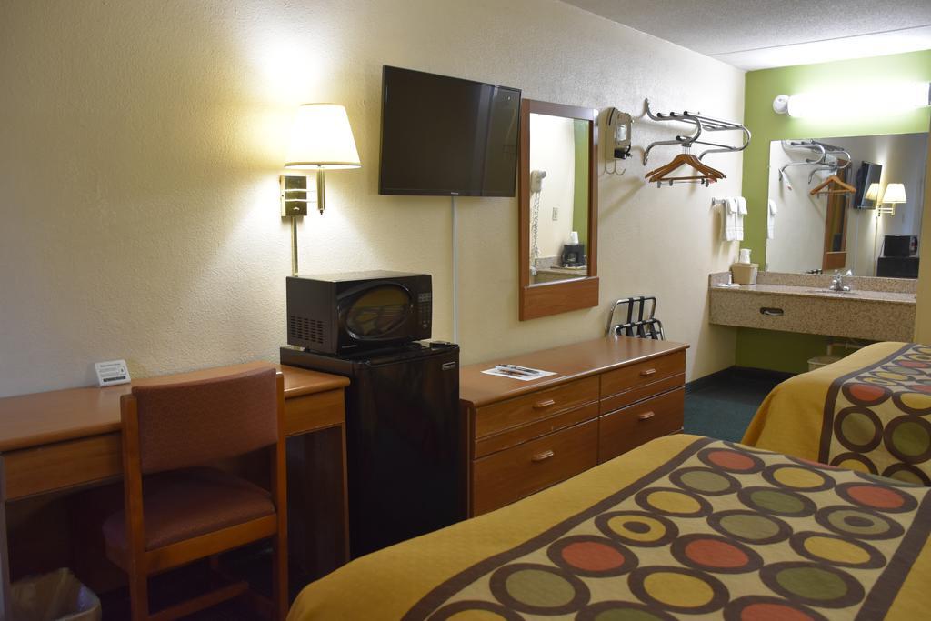 Super 8 By Wyndham Tifton Hotell Eksteriør bilde