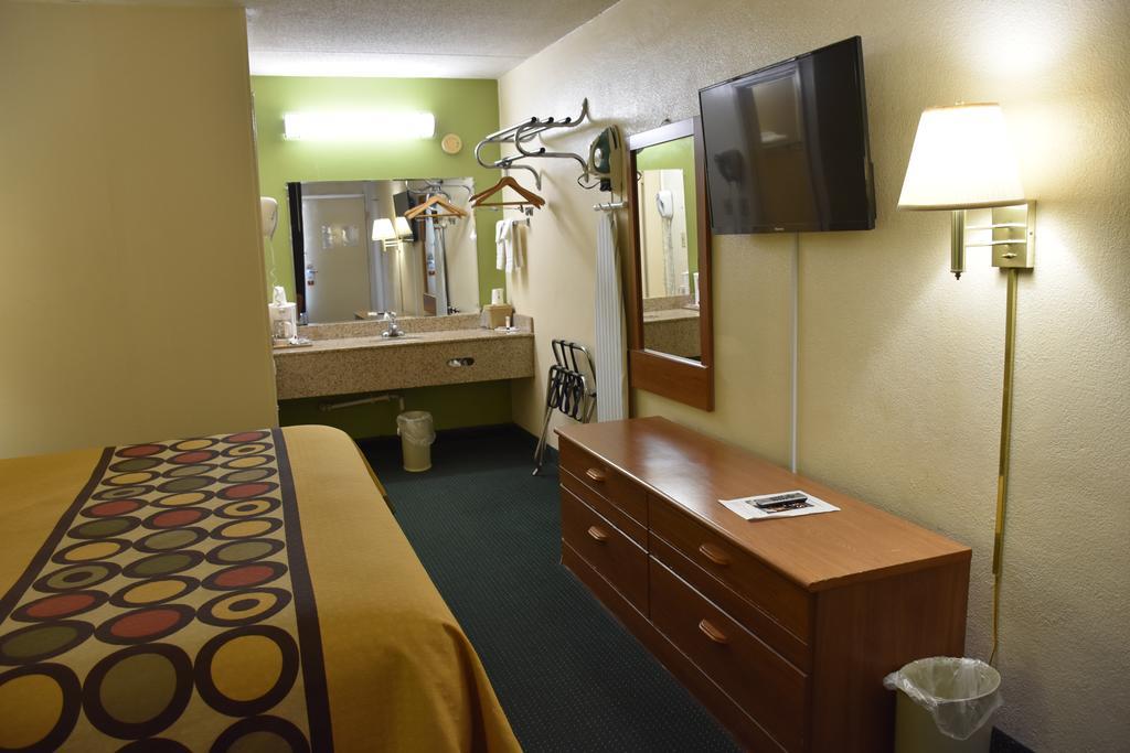 Super 8 By Wyndham Tifton Hotell Eksteriør bilde