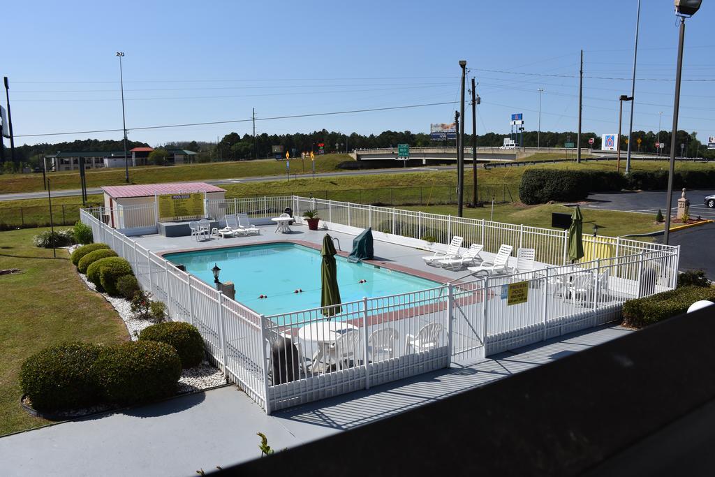 Super 8 By Wyndham Tifton Hotell Eksteriør bilde